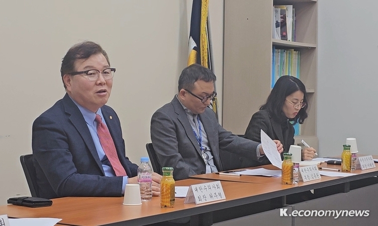 대한수의사회는 ‘동물병원 진료비 게시 항목 확대’와 관련, 관련 고시 제정에 반대한다는 입장을 분명히 했다 <강소하 기자> 