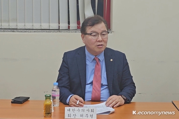 대한수의사회가 지난 22일 성남 수의과학회관에서 출입기자 간담회를 열고 최근 현안에 대한 자세한 설명과 입장을 밝혔다 <강소하 기자>