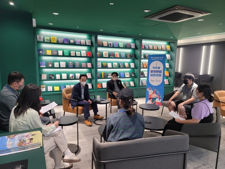 ▲ 오산 청년일자리카페 유잡스 운암점 모습 <오산시 제공>