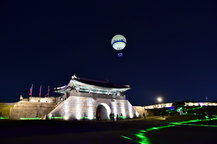 ▲ 수원화성 창룡문 야경 <수원시 제공>