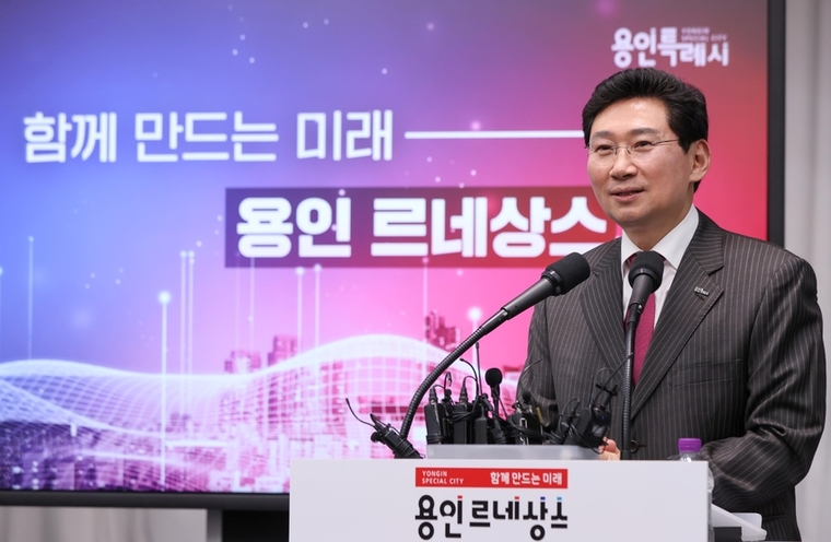 지난1월 신년 언론브리핑에서 반도체 역량 강화를 위한 계획을 발표하고 있는 이상일 시장 <용인특례시 제공>