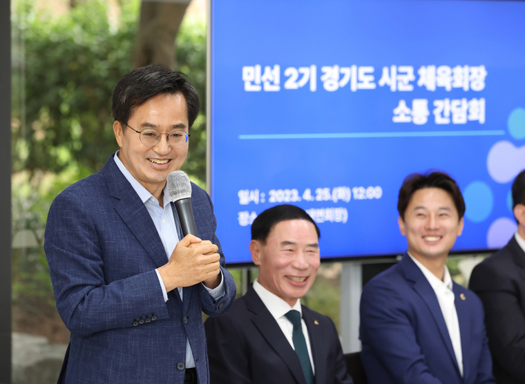 25일 오후 도담소에서 열린 민선 2기 경기도 시·군 체육회장 소통간담회에서 김동연 경기도지사가 인사말을 하고 있다. 사진=경기도 제공