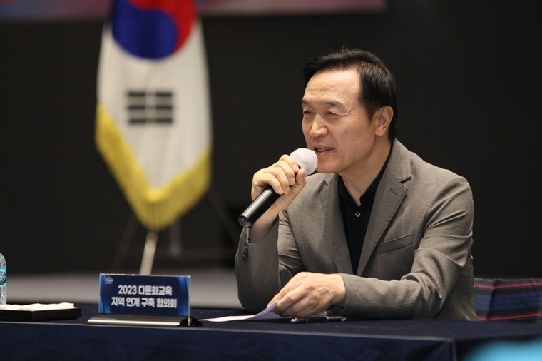 임태희 교육감은 다문화교육에 필요한 물적·인적 자원 등에 대해 경기도청, 도교육청, 시·군청 등이 함께 하면 못할 것이 없다고 기대했다. / 사진 제공 : 경기도교육청 