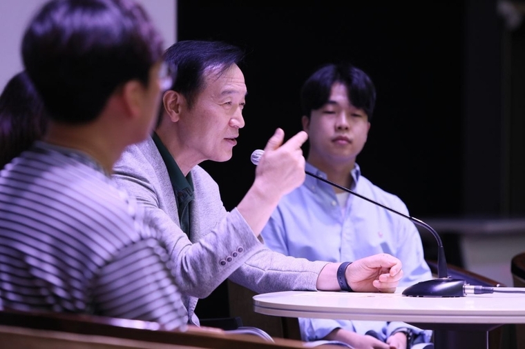 임태희 경기도교육감이 ‘그림&드림 수업 콘서트’에 참석, 에듀테크 활용으로 교육 생태계가 달라질 것이라며 학생 맞춤형 교육을 강조했다. / 사진 제공 : 경기도교육청
