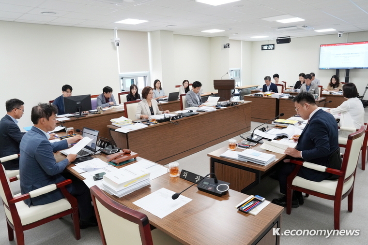  하남시의회 자치행정위원회 ‘2023년 행정사무감사’ 현장. <사진 = 하남시의회 제공>