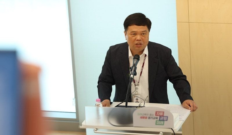 경기도교육청이 전국 교육행정기관 가운데 최초로 ‘스마트워크’를 도입, 자율 역량과 업무 특성에 따라 청사·업무층·좌석 등을 선택 근무할 수 있도록 했다. / 사진 제공 : 경기도교육청