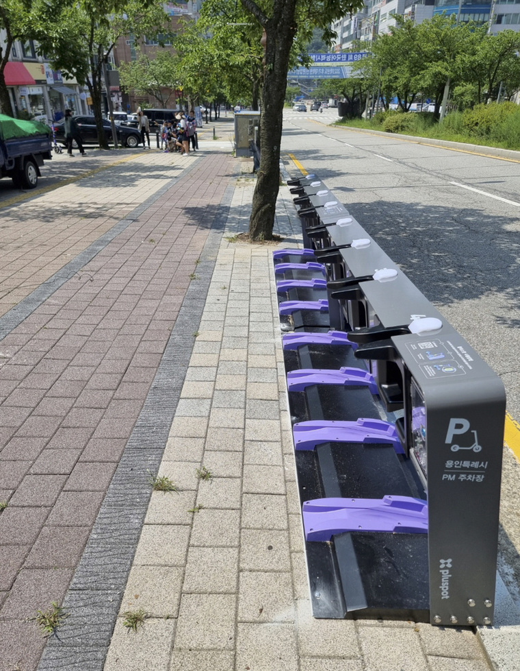  전동킥보드 전용 주차기기 모습 <용인특례시 제공>