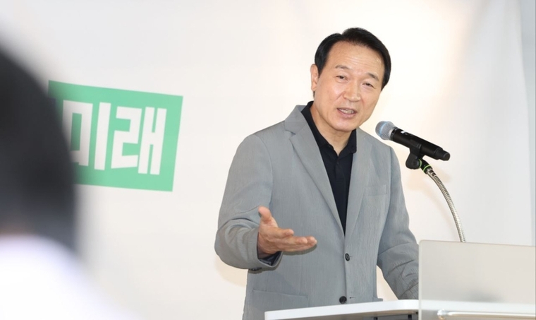임태희 경기도교육감은 16일 ‘교육활동 보호를 위한 종합 대책 기자회견’을 통해 경기도교육청이 제안한 여·야·정·시도교육감 4자 협의회가 내일 개최된다며 다양한 대책을 발표했다. / 사진 제공 : 경기도교육청 