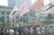 <포토뉴스> 서울역 광장서 밥쌀 수입중단하고 농민생존권을 보장하라 촉구