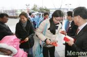 인천 춘절행사에 요우커 홍바오 받고 “활짝”