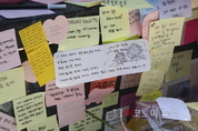 강남역 살인사건 그 후… 10번출구 포스트잇 추모