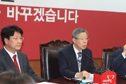 권성동 사무총장 사퇴, 새누리당 계파갈등 고조되나