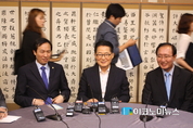 [야3당 원내대표 회동] 우상호, "소수여당이 다수야당의 발목을 잡고 있다"