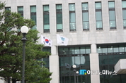 고개든 검찰 개혁, ‘공수처’ 논의 활발