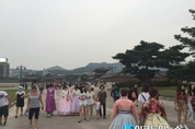 본격적인 추석 연휴 돌입, 경복궁·인사동 장사진
