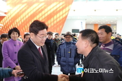 광주 찾은 이재명, 전국 '손가락혁명군' 대선출정식