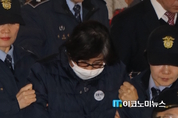 헌재 5차 변론, 증언 마치고 나오는 최순실
