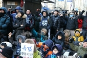 칼바람도 소용없다, 퇴진운동 "특검 활동기간 연장하라"