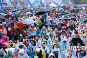 [포토뉴스] 3.1절 광화문 촛불·태극기 집회 동시 개최