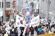 청와대 나온 박 전 대통령, 삼성동 사저 아수라장