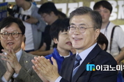 문재인, 홍대 ‘프리허그’ … 주말 인천·경기·서울 수도권 집중 유세