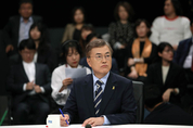 文 대통령 진노, ‘돈 봉투 만찬’ 이영렬·안태근 하루 만에 사의 표명
