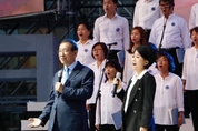박원순 시장, 서울광장에서 '그날이 오면' 열창