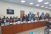 [2017국감]방통위 국감 여야 “정상화” VS “언론장악” 설전, 끝내 눈물 김성수 의원