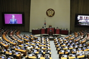 428조 규모 새해 예산안 통과, 일자리 안정자금 등 文 핵심공약 대거 반영