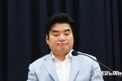 ‘수억원 불법수수의혹’ 원유철 검찰소환...“조사에 성실히 임하겠다”