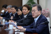 [근로시간 단축] 文 대통령, “임금체계 개선·생산성 향상 등 노사 상생 방안 강구할 것”