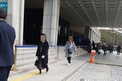 [M포토] MB도착 30분전...서울중앙지검 포토라인 막판점검