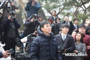 안희정, 두 번째 검찰출석,,,“합의에 의한 관계였다”