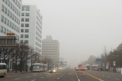 ‘잿빛 하늘’…아침부터 고농도 미세먼지 기승