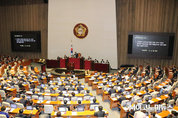 [M포토] 드루킹 특검법·추경안, 국회 본회의 통과