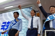 [M포토] 민주당 후보 지지 호소하는 우상호 의원