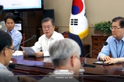 문 대통령 "전기요금 경감 방안 조속 추진…7월분부터 시행"