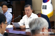 문 대통령 “7·8월 가정용 전기요금 누진제 한시 완화” 주문