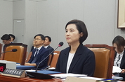 “번갯불에 콩 구워 먹듯” vs “파행 밑돌”...시작부터 삐걱대는 유은혜 청문회