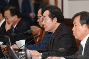 이낙연 "가짜뉴스 신속히 수사해 불법은 엄정 처벌해야"