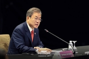 [리얼미터] 문 대통령 국정 지지율 53.8…7주 연속 하락세