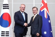 APEC 참석 문 대통령, 스콧 모리슨 호주 총리와 정상회담