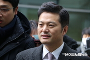 [M포토] ‘靑 특감반 사찰의혹 제기’ 김태우 검찰 출석