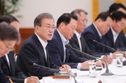 문 대통령 "일본 부당한 수출 제한 조치 절회·대응책 마련에 비상한 각오"
