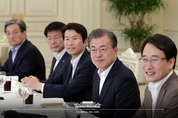 문 대통령 與 원내대표단과 간담회…"추경과 일본 수출규제 대응에 힘 모아달라"