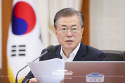 문 대통령 "가짜뉴스나 허위 정보가 시장 불안감 키우는 것 경계해야"