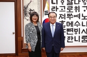 문 의장, 연아 마틴 캐나다-한 의원친선협회 상원 공동의장 예방 받아