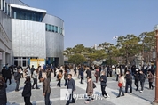 【M포토】사전투표장 찾은 전남 광주 목포 시민들