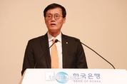 [M포토] '신사임당 후손' '190cm 장신' 이창용은 누구인가