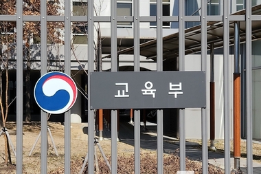 ‘민주시민교육’ 확대에 여야 “기본 교육” vs “교실 정치화”